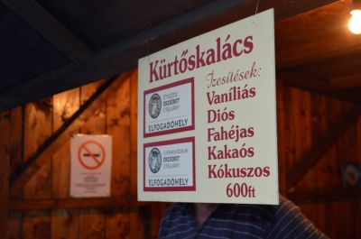 600 Forint. De gangbare prijs voor de plaatselijke lekkernij.
Keywords: Pecs Hongarije vakantie 2015 Kürtoskalacs