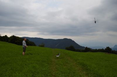 Duik in de vallei.
Keywords: Stefaan Somerling helicopter RC Schlaneid